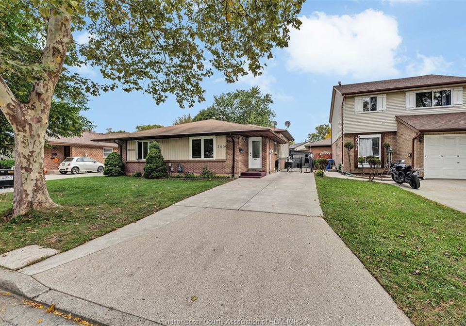 3090-fairlane-windsor-ontario-26024165