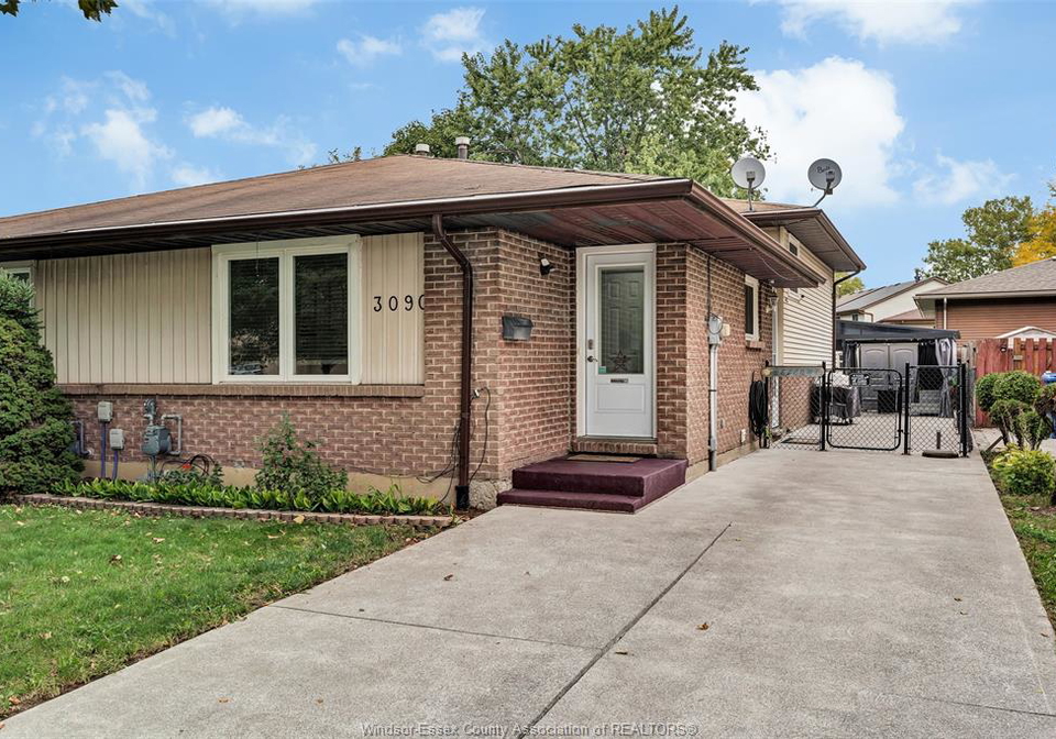 3090-fairlane-windsor-ontario-26024165