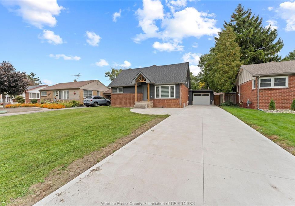 2858-dandurand-windsor-ontario-26024169