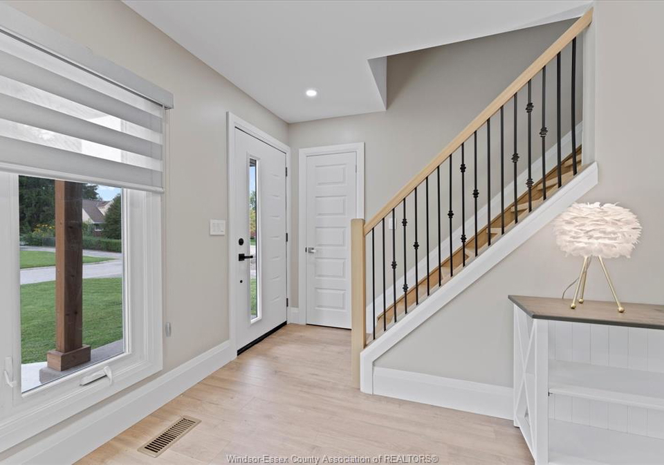 2858-dandurand-windsor-ontario-26024169