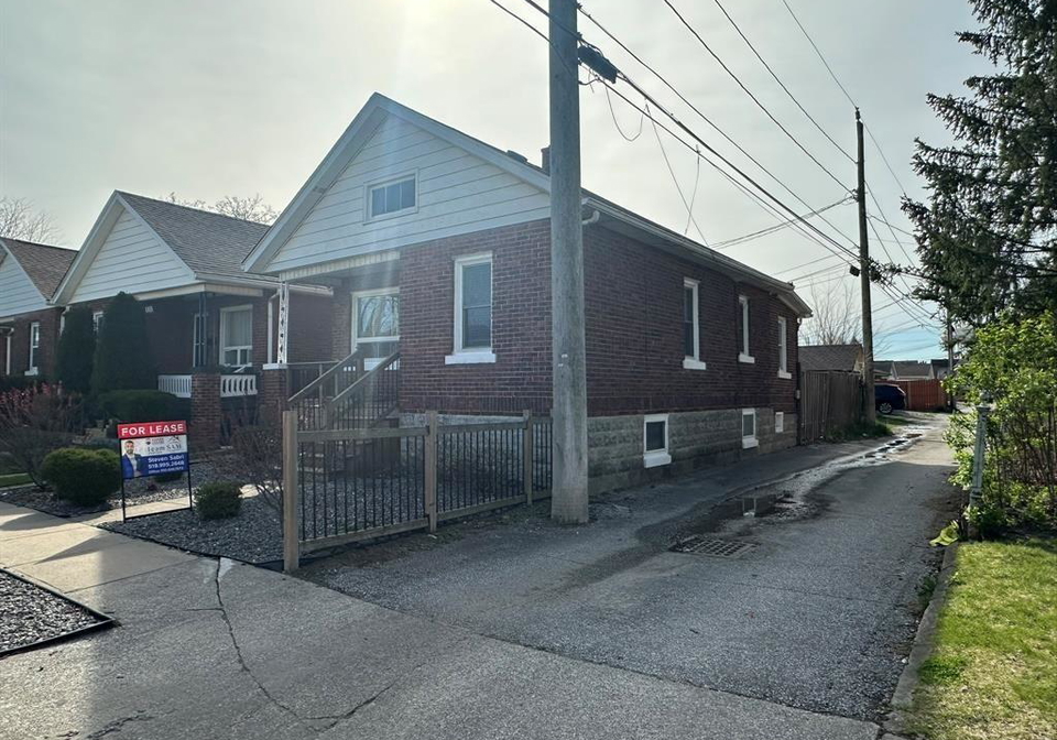 1057-ellis-street-windsor-ontario-26024182