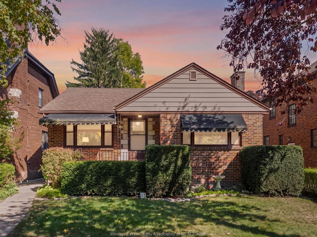 2214-victoria-avenue-windsor-ontario-26024183