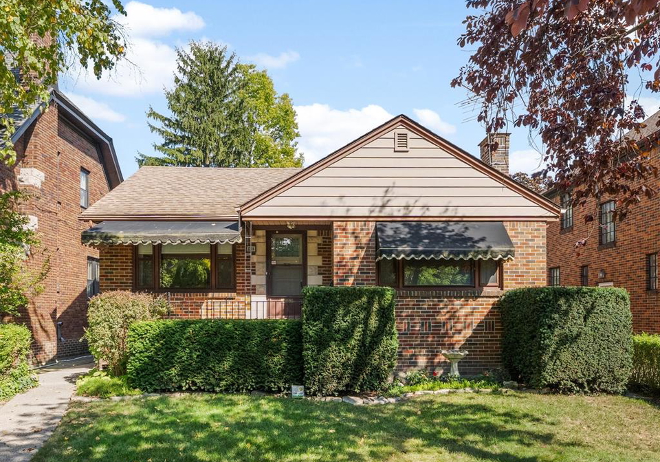 2214-victoria-avenue-windsor-ontario-26024183