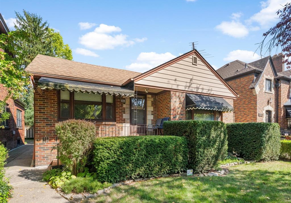 2214-victoria-avenue-windsor-ontario-26024183