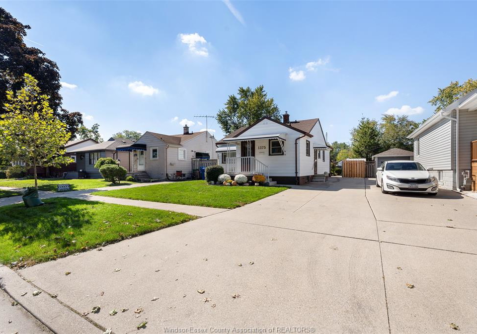 1375-bernard-road-windsor-ontario-26024186