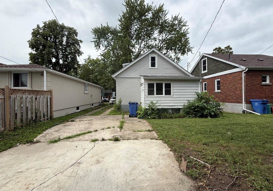 1296-laurendeau-avenue-windsor-ontario-26024196