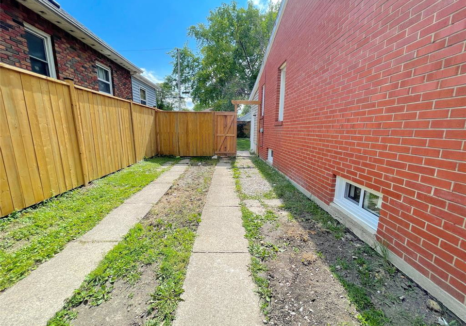 1741-hickory-road-windsor-ontario-26024204