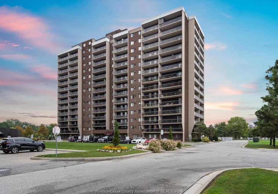 9099-riverside-drive-east-windsor-ontario-26024207