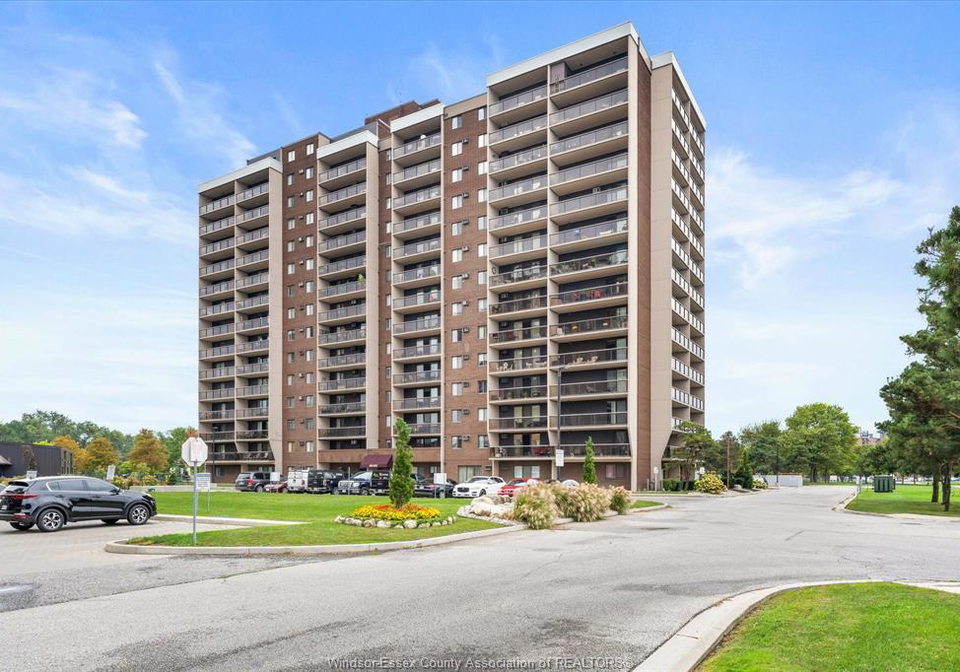 9099-riverside-drive-east-windsor-ontario-26024207