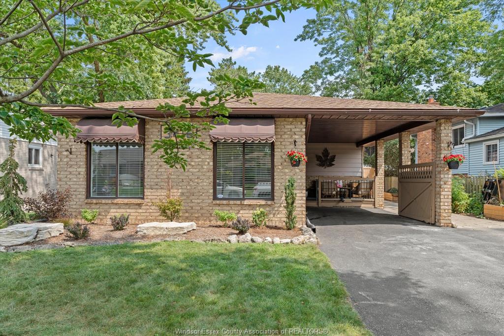 3416-longfellow-windsor-ontario-26024214