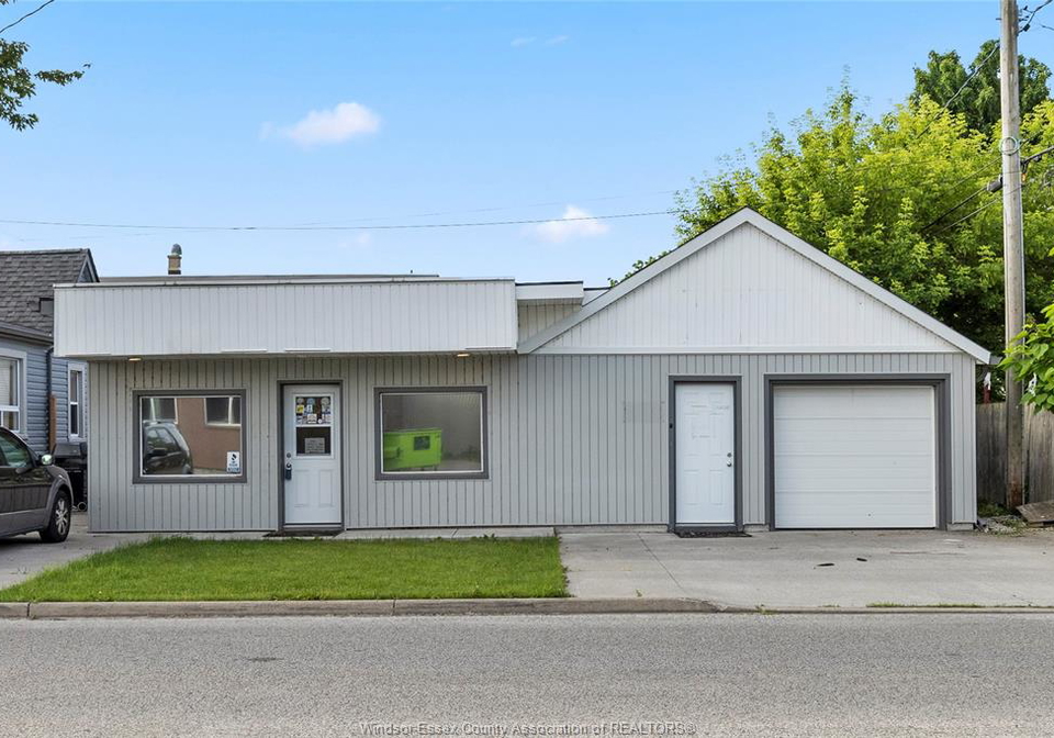 3603-walker-windsor-ontario-26024226