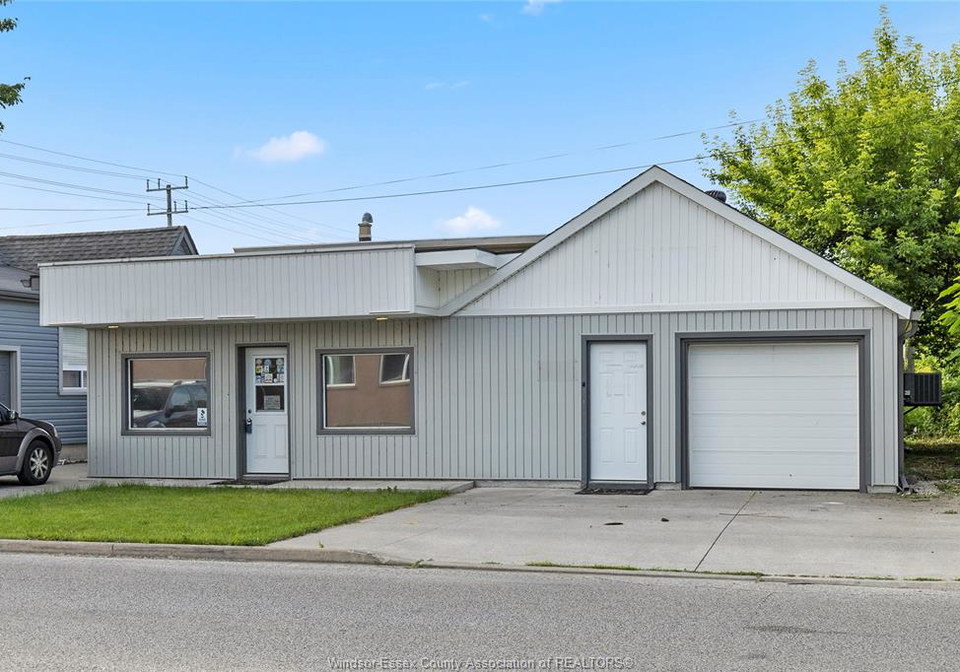 3603-walker-windsor-ontario-26024226