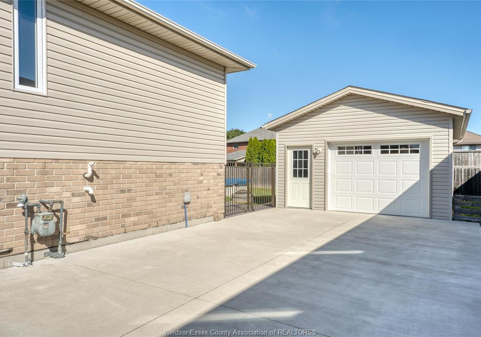879-westwood-lakeshore-ontario-26024247
