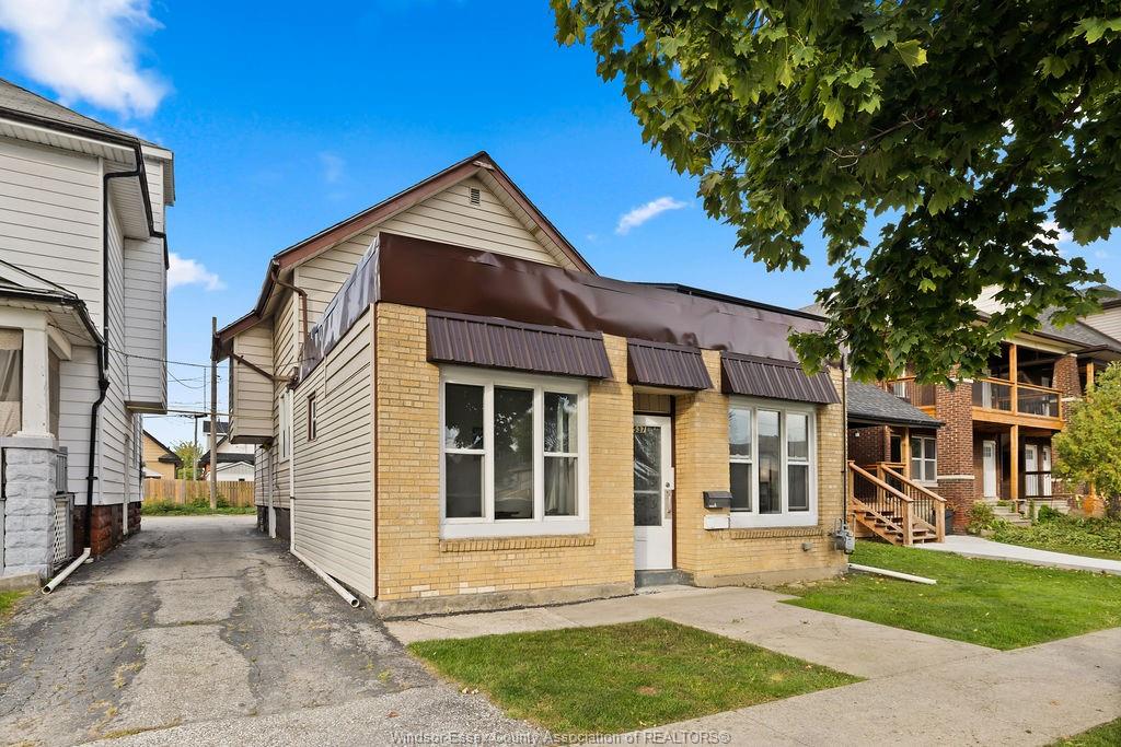 1537-howard-windsor-ontario-26024274