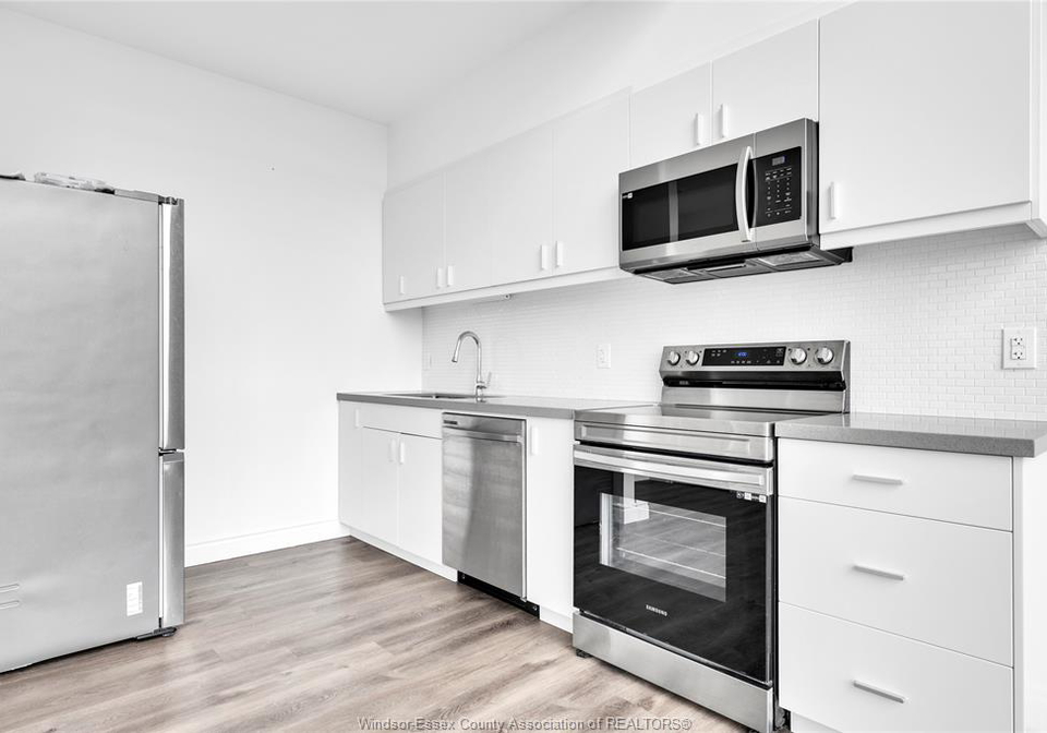 1900-6th-concession-lasalle-ontario-26024276