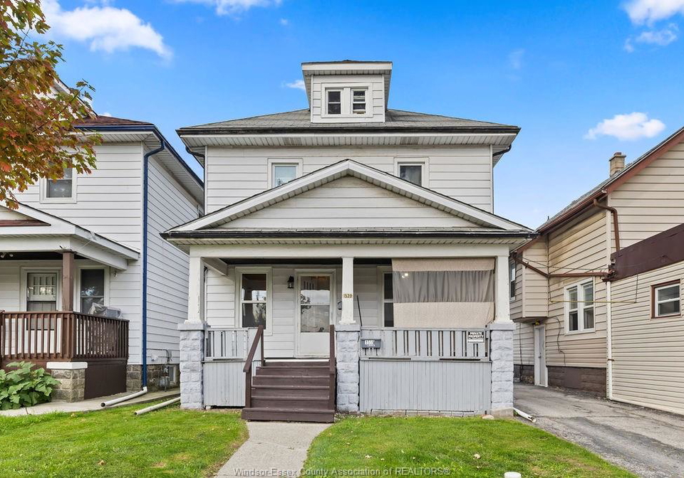 1539-howard-windsor-ontario-26024280