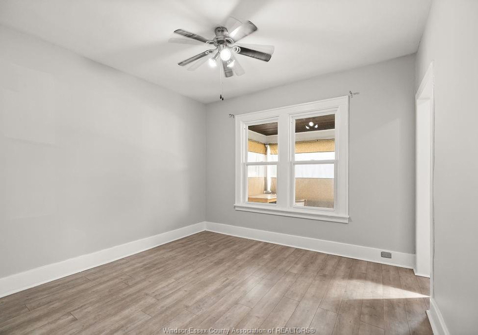 1539-howard-windsor-ontario-26024280