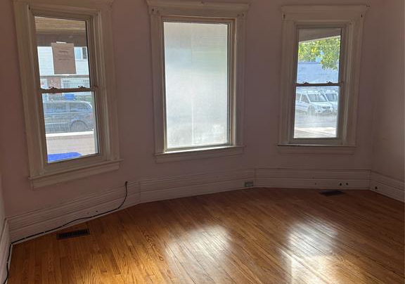 547-pierre-avenue-windsor-ontario-26024305