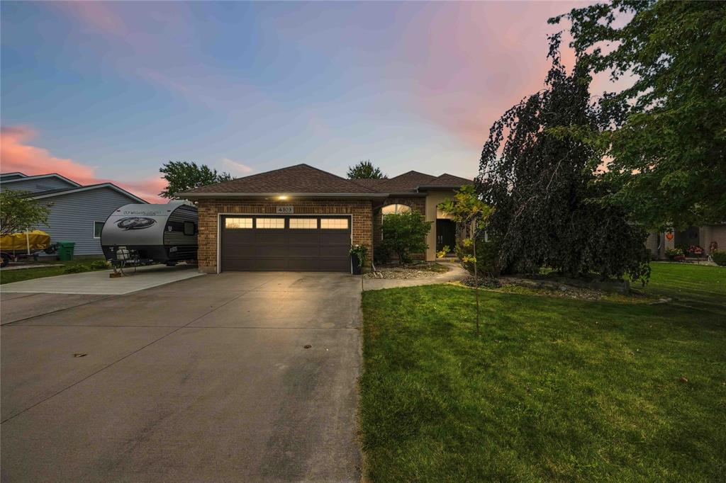 4303-garden-crescent-petrolia-ontario-26024311