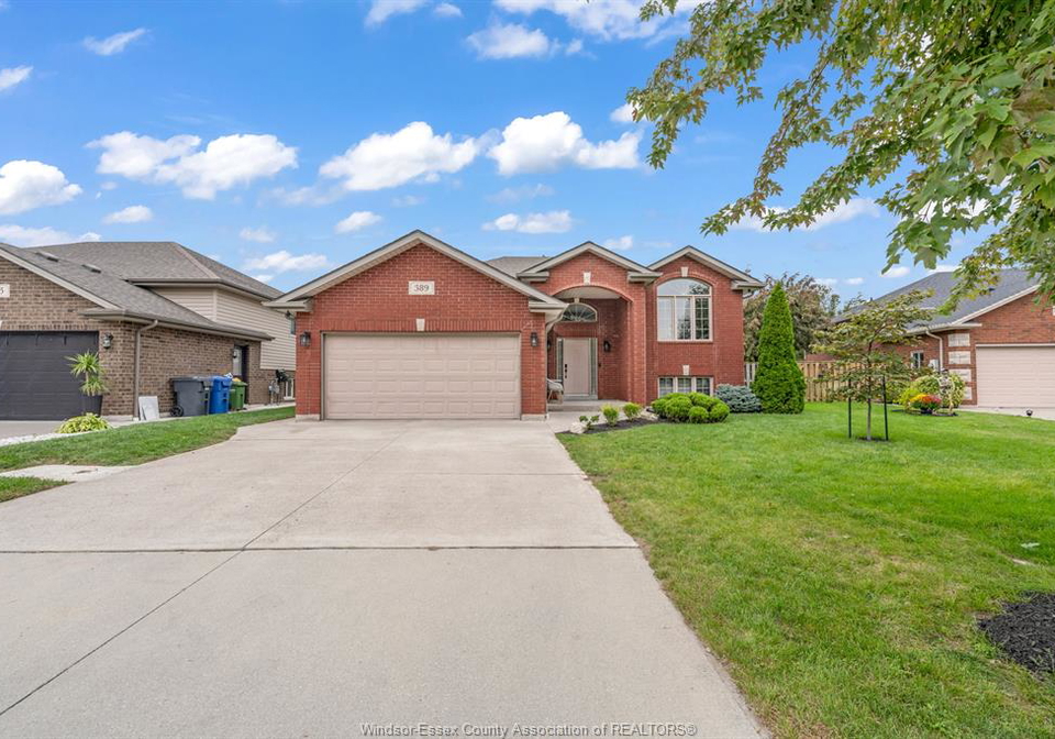 389-donlon-lasalle-ontario-26024322