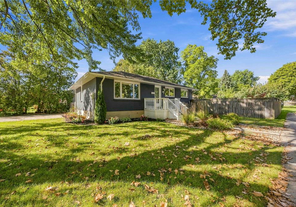 957-kensington-boulevard-sarnia-ontario-26024332