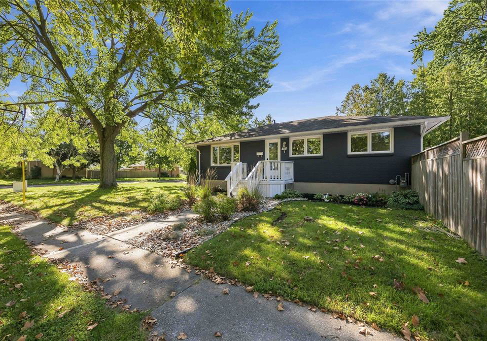 957-kensington-boulevard-sarnia-ontario-26024332
