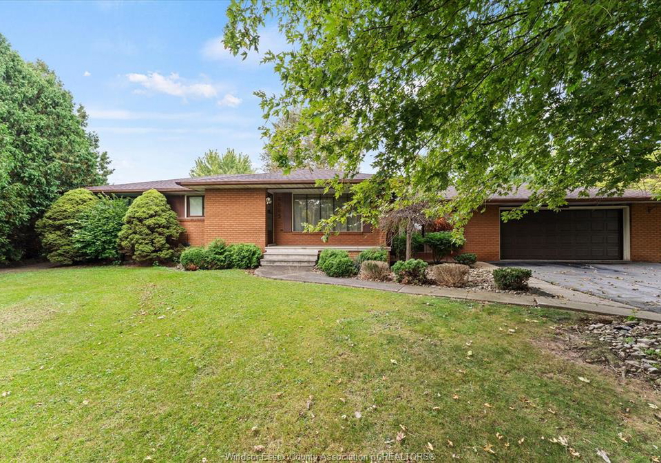 8605-snake-lane-lasalle-ontario-26024356