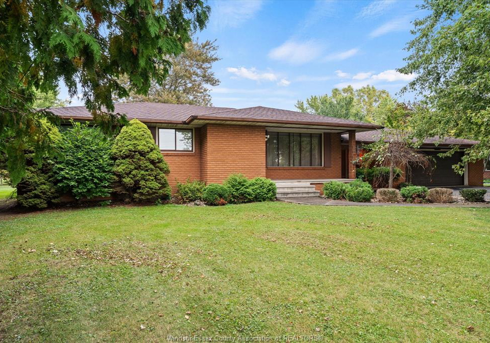8605-snake-lane-lasalle-ontario-26024356