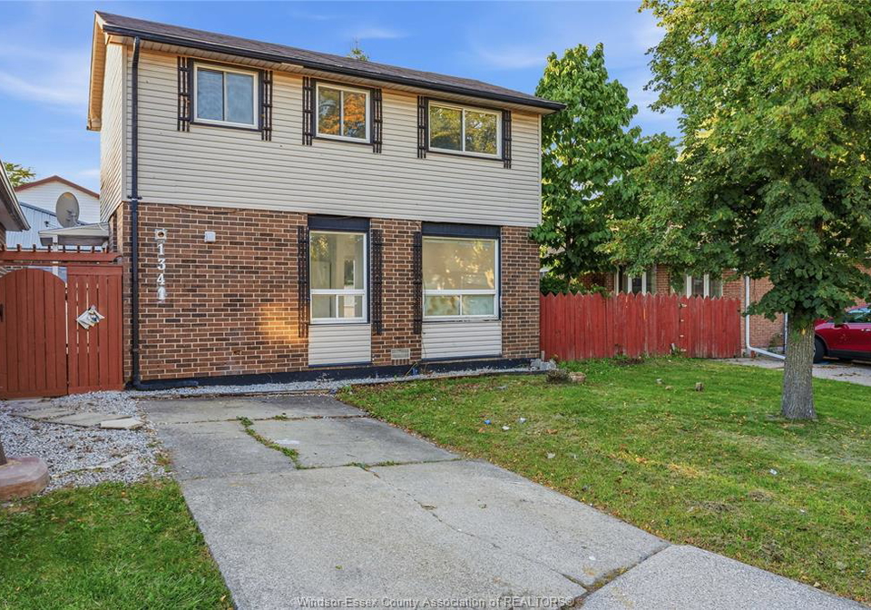 1341-arncliffe-place-windsor-ontario-26024361