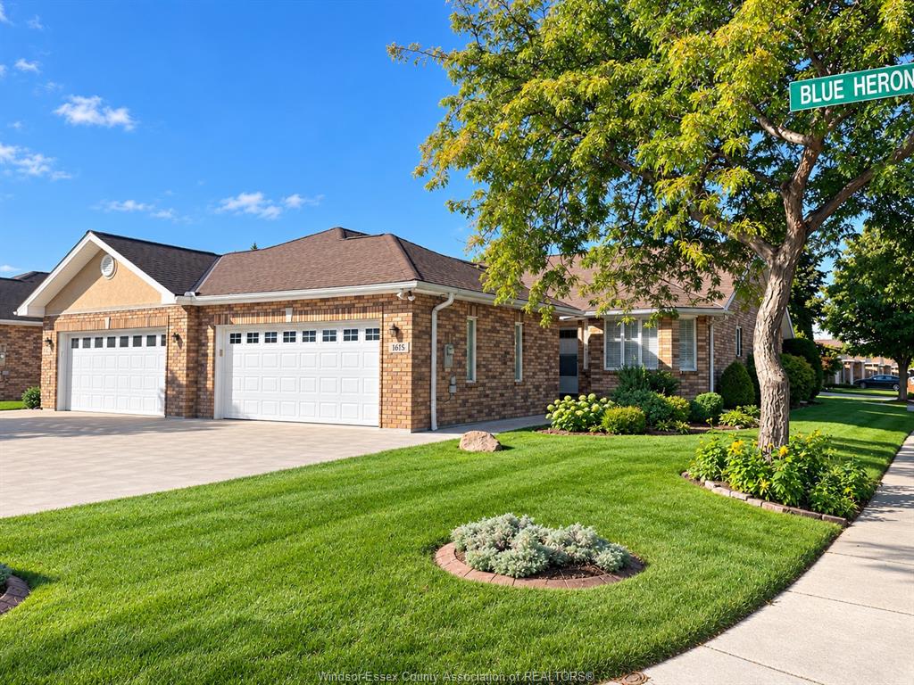 1615-blue-heron-windsor-ontario-26024476